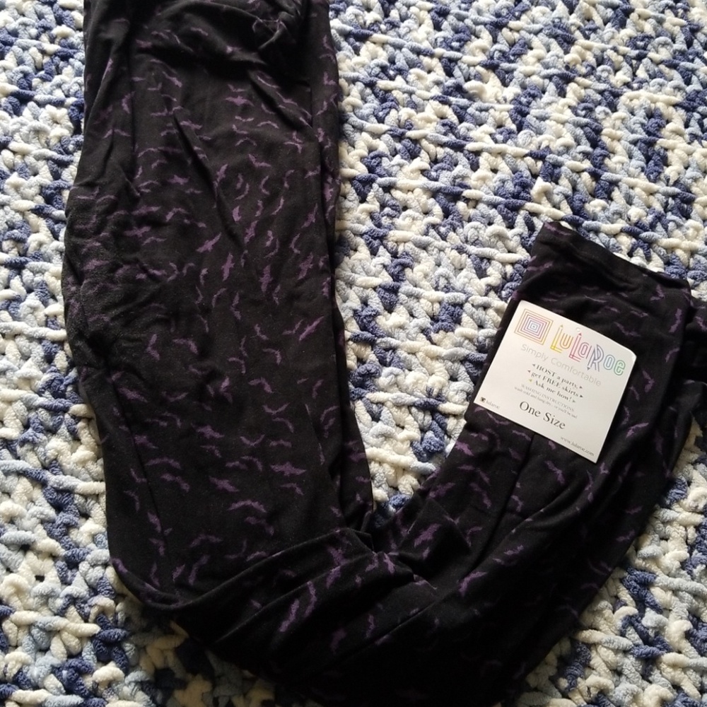 OS black lularoe leggings with bats NWT